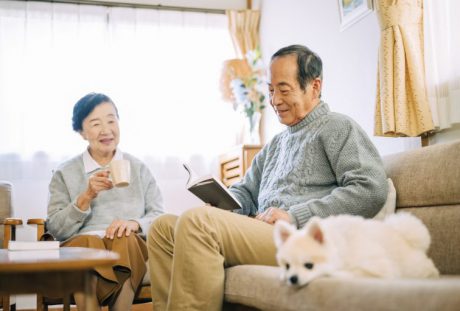 老人ホームや介護施設にかかる費用、選び方を解説