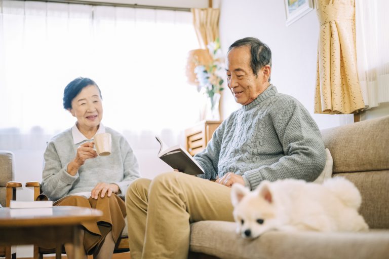 老人ホームや介護施設にかかる費用、選び方を解説