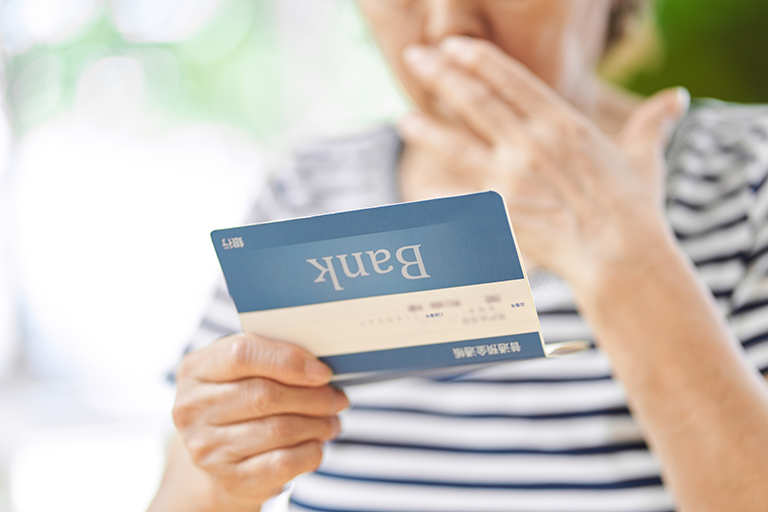 住宅ローンでギリギリの生活は危険？返済が苦しくてきつい時は専門家に相談しよう