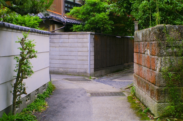 43条但し書き道路とは？申請の流れとローンへの影響を解説